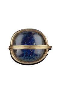 Rückseite eines Medaillons mit einem Löwen, der auf unebenem Boden steht, 3.-4. Jahrhundert n. Chr. (Gold, Glas und Kupferlegierung)